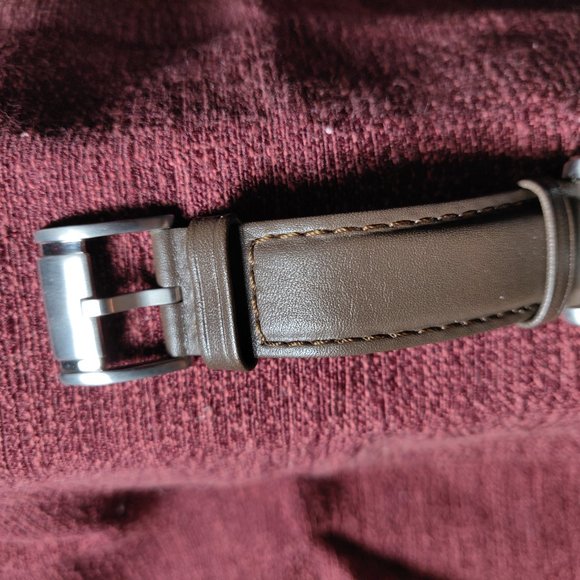 Amaze-Zing (B1) Sale!!: SP#16 Fossil Stylish Chrono Watch - Picture 4 of 7